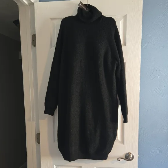 PrettyLittleThing Black Turtleneck Sweater Dress - Picture 2 of 9